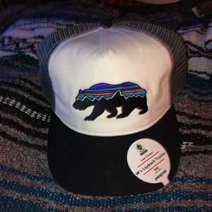 PATAGONIA women’s layback hat w/ bear!